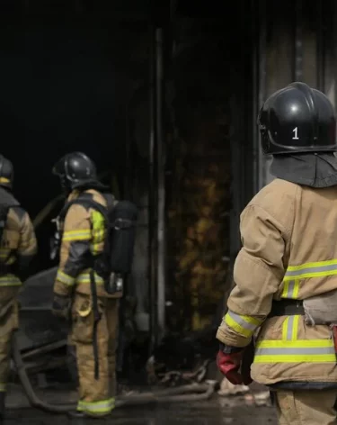 Площадь пожара в порту Темрюка увеличилась до 4 000 квадратных метров