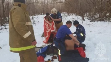Фото: В Удмуртии двое детей пострадали, попав в ледяную «ловушку» 1