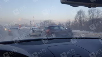 Фото: На Притомском проспекте в Кемерове случилось ДТП: движение затруднено 1