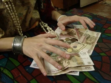 Фото: В Новокузнецке гадалка сняла порчу с семьи на 380 000 рублей 1