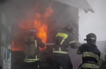 Фото: Крупный пожар в частном доме в селе Ягуново Кемеровского округа попал на видео 1