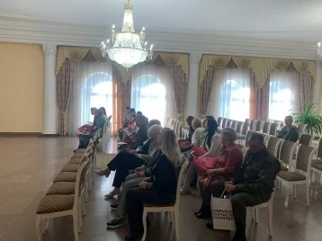 Фото: Семь мобилизованных кузбассовцев сыграли свадьбы в Омске 1
