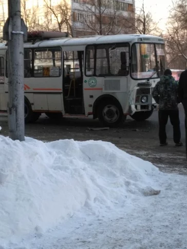 Фото: Маршрутка и два автомобиля попали в ДТП на проспекте Ленина в Кемерове 3