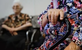 В Омске бабушка молотком пробила голову внуку, ударила ножом себя и свою 86-летнюю мать