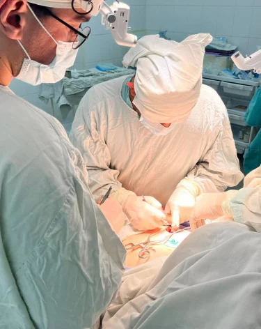 Первая операция: в Кемерове пациенту исправили нос с помощью рёберного хряща