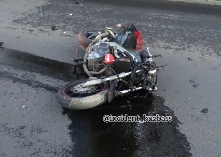 Фото: В Кемерове произошло серьёзное ДТП с участием мотоциклиста 2