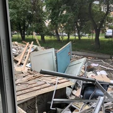 Фото: Минстрой показал на фото демонтажные работы в крупной поликлинике Кемерова 2