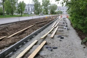 Фото: В Кемерове на Инициативной улице после ремонта появятся тротуары шириной 2,5 метра 1