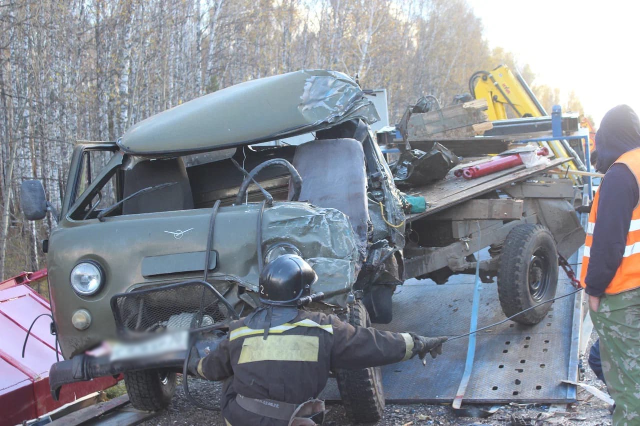 Один человек погиб и один пострадал в жёстком ДТП с грузовиками в Кузбассе