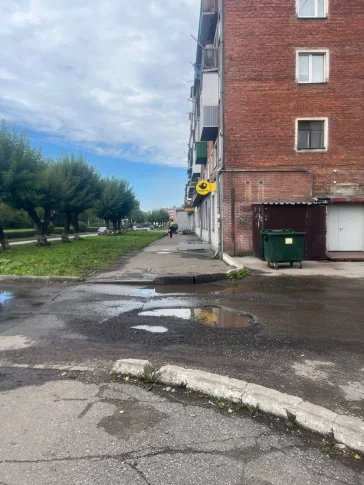 Фото: В Новокузнецке УК отремонтировала разбитый двор после жалобы в прокуратуру 1