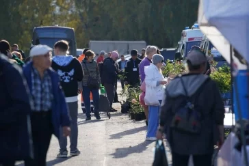 Фото: «Взял продукты к столу»: Илья Середюк прошёл по рядам ярмарки в Кемерове 2