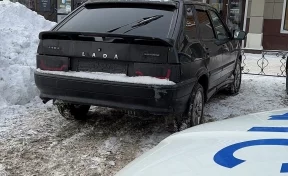 Подозрительный автомобиль без номеров задержали в Кузбассе