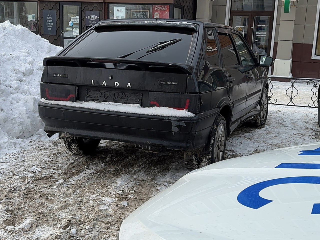Подозрительный автомобиль без номеров задержали в Кузбассе