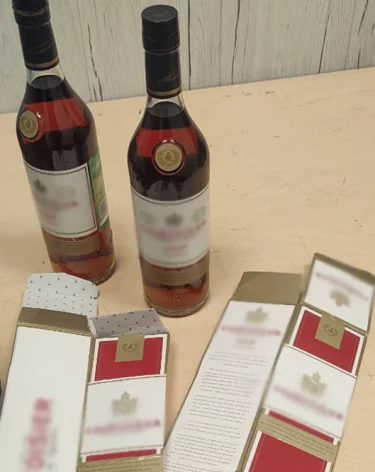 Житель Кемерова попытался украсть из магазина 2 бутылки коньяка