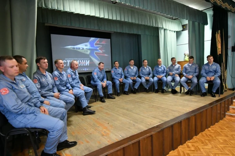 Фото: «Стрижи» встретились с учащимися кадетской школы-интерната полиции в Кемерове 2
