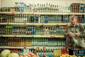 Фото: Житель Петербурга украл 638 бутылок портвейна и шампанского и бутылку рома 1