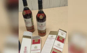 Житель Кемерова попытался украсть из магазина 2 бутылки коньяка