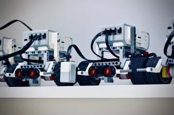 Фото: В «ШАГ» придёшь — робота соберёшь: в Кемерове пройдёт бесплатный мастер-класс по сборке конструктора Lego Mindstorms 1