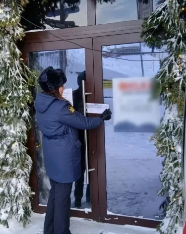 10 заболевших и 23 сотрудника без права доступа: приставы рассказали о нарушениях в баре Grelka в Шерегеше