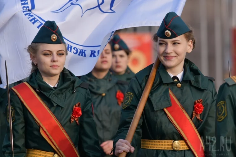 Фото: В Кемерове прошла репетиция парада военной техники ко Дню Победы 4