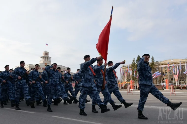 Фото: В Кемерове прошла репетиция парада военной техники ко Дню Победы 5