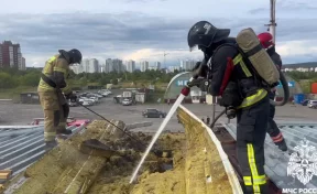 МЧС Кузбасса: в Кемерове ликвидировали пожар на рынке «Колос»