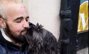 «Плакал от счастья и танцевал»: в Сети на жилище бездомному и его псу собрали полмиллиона рублей 