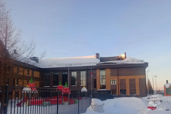 В Новосибирской области в школе обрушилась крыша на площади 100 квадратных метров