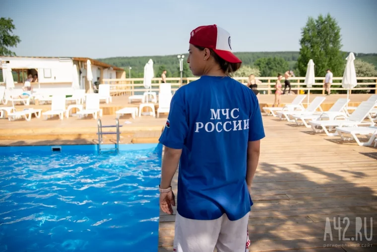 Фото: На Красном озере заработал открытый бассейн. 1600 рублей за вход: рассказываем и показываем, что вы получите за эти деньги 18
