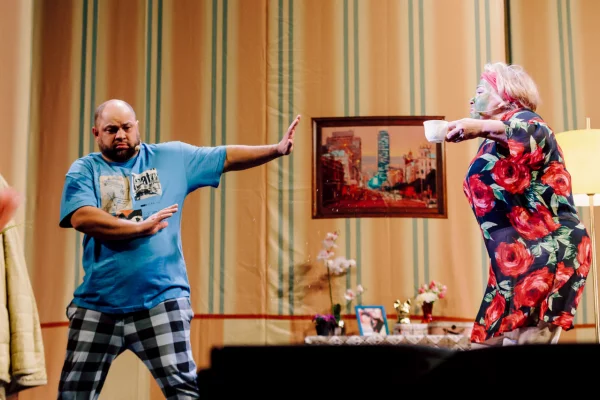 В Кемерове покажут комедийный спектакль «Ни дать, ни зять!»