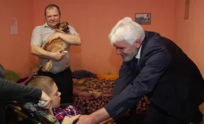 Кузбасская семья получила на Новый год подарок от полпреда президента 