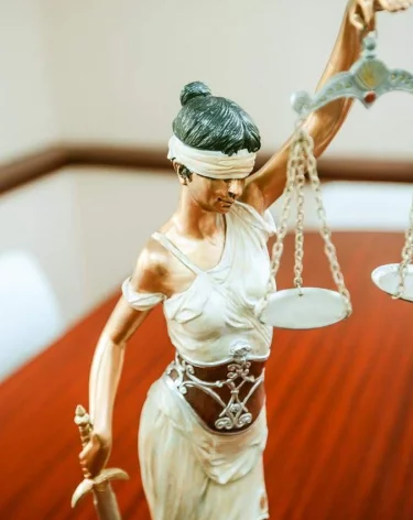 В Кузбассе суд отменил штраф в 3 000 рублей по закону о тишине, назначенный шумному подростку