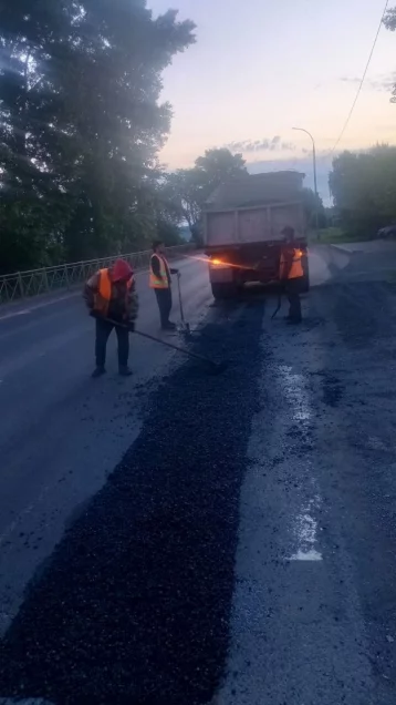Фото: В Кемерове дорожники начали ямочный ремонт на улице Нахимова 3
