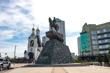 Фото: В Кемерове территорию у памятника Александру III благоустроят за 1,5 млн рублей 1