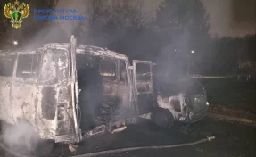 В Москве в сгоревшем автомобиле на стоянке нашли два тела