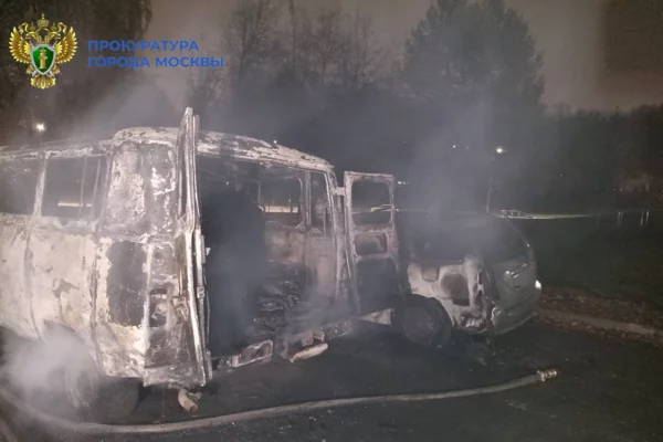 В Москве в сгоревшем автомобиле на стоянке нашли два тела