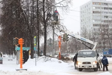 Фото: В Кемерове на пересечении проспекта Ленина и улицы Шорникова установили светофоры 3