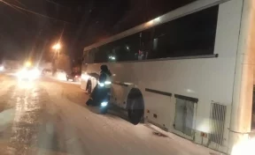 В Кузбассе пассажиры сломавшегося автобуса оказались на улице в 30-градусный мороз