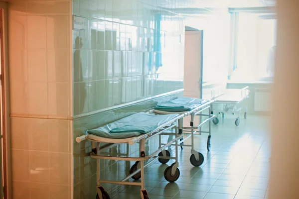 В Кузбассе ищут родных неизвестной женщины, её нашли в Прокопьевском округе