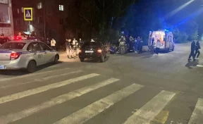 В Кузбассе 17-летний мотоциклист влетел в автомобиль: пострадали двое