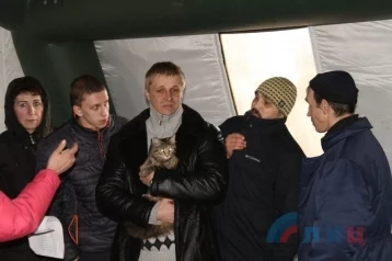 Фото: «Я ей обещал»: харьковчанин привёз в ЛНР из украинского плена друга-кошку  1