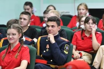Фото: «Стрижи» встретились с учащимися кадетской школы-интерната полиции в Кемерове 3