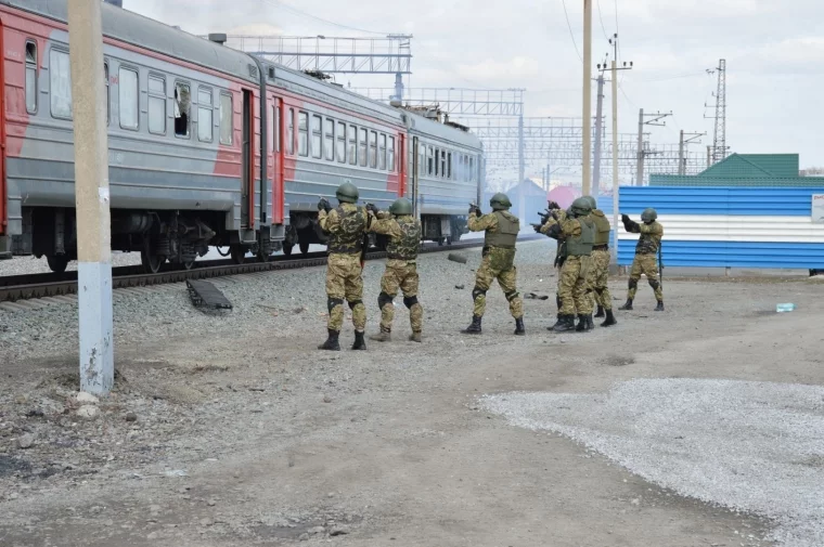 Фото: На железной дороге в Кузбассе нейтрализовали «террористов» 8