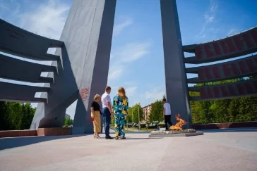 Фото: «Акт приёмки не подпишем»: мэр кузбасского города возмутился качеством ремонта военного мемориала 2