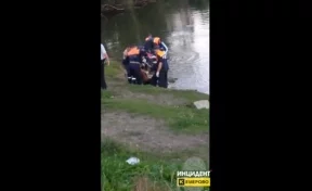 В Кемеровском районе из пруда подняли тело мужчины