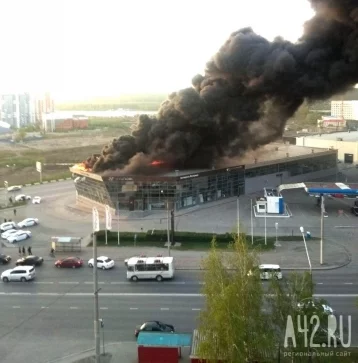 Фото: В Кемерове горит автоцентр Hyundai 1