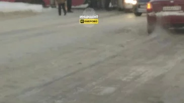 Фото: В Кемерове трамвай врезался в бензовоз 3