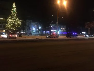 Фото: Снёс несколько автомобилей: в Кемерове произошло ДТП на парковке 2