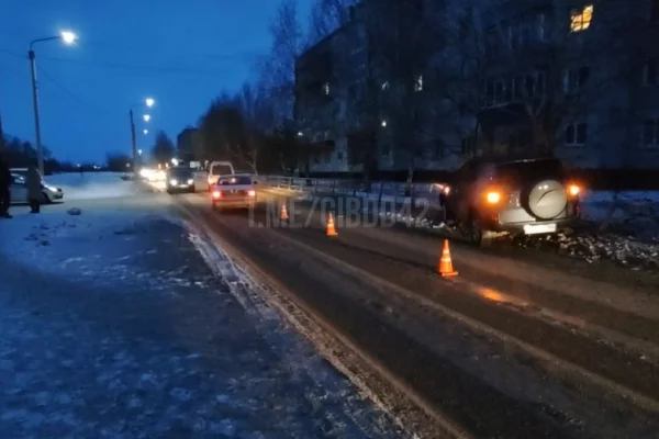 В Кузбассе иномарка сбила 7-летнюю девочку, выбежавшую на дорогу