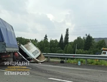 Фото: На кузбасской трассе произошло серьёзное ДТП с грузовиком и легковушкой 3